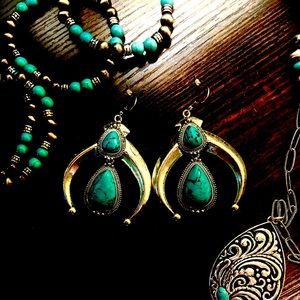 Sassy Cowgirl Turquoise Naja Earrings Silver tone